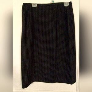 Liz Claiborne Women's Size 14 Straight zip Skirt. Black With White Small Squares